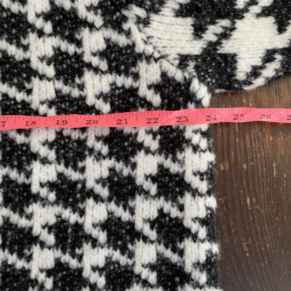 Torrid Black White‎ Houndstooth Cardigan V-Neck Button Front Crop Sweater Size 2 - Picture 6 of 7